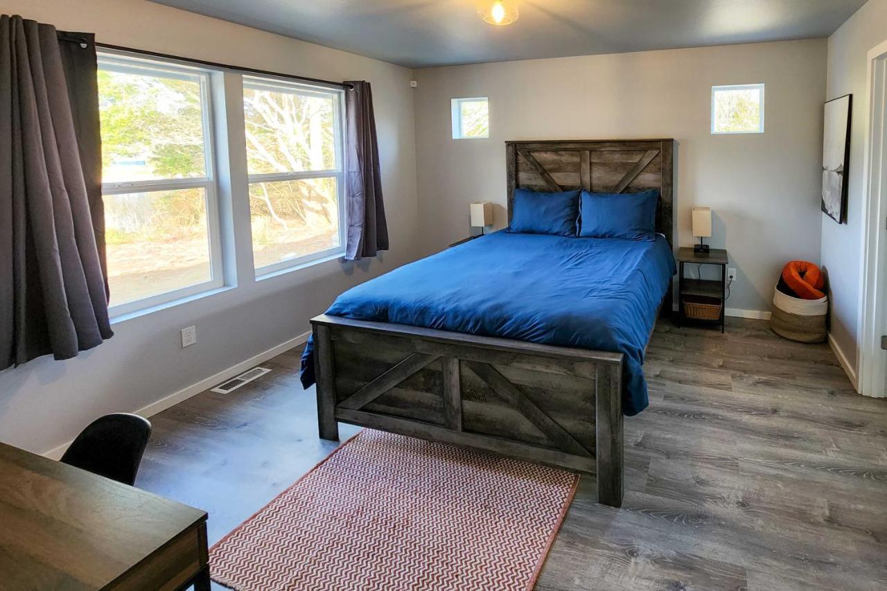 Canal Cottage Retreat With Dock And Waterfront Views Ocean Shores Kültér fotó