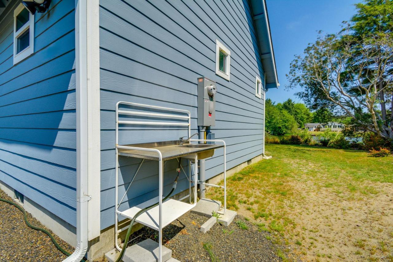 Canal Cottage Retreat With Dock And Waterfront Views Ocean Shores Kültér fotó