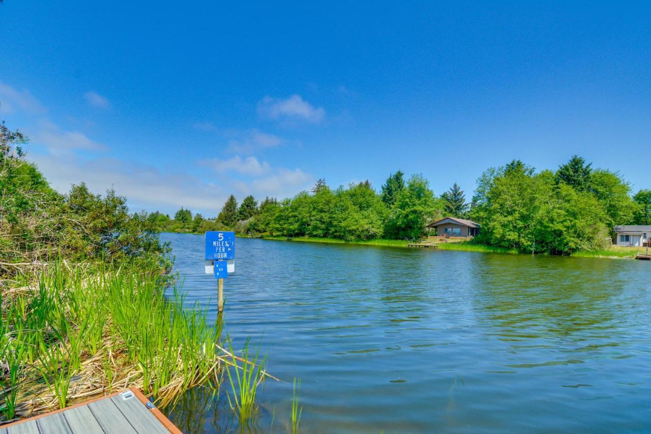 Canal Cottage Retreat With Dock And Waterfront Views Ocean Shores Kültér fotó
